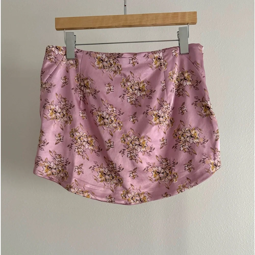 Free People pale lavender‎ floral embroidered mini skirt sz 8 Asian inspi…